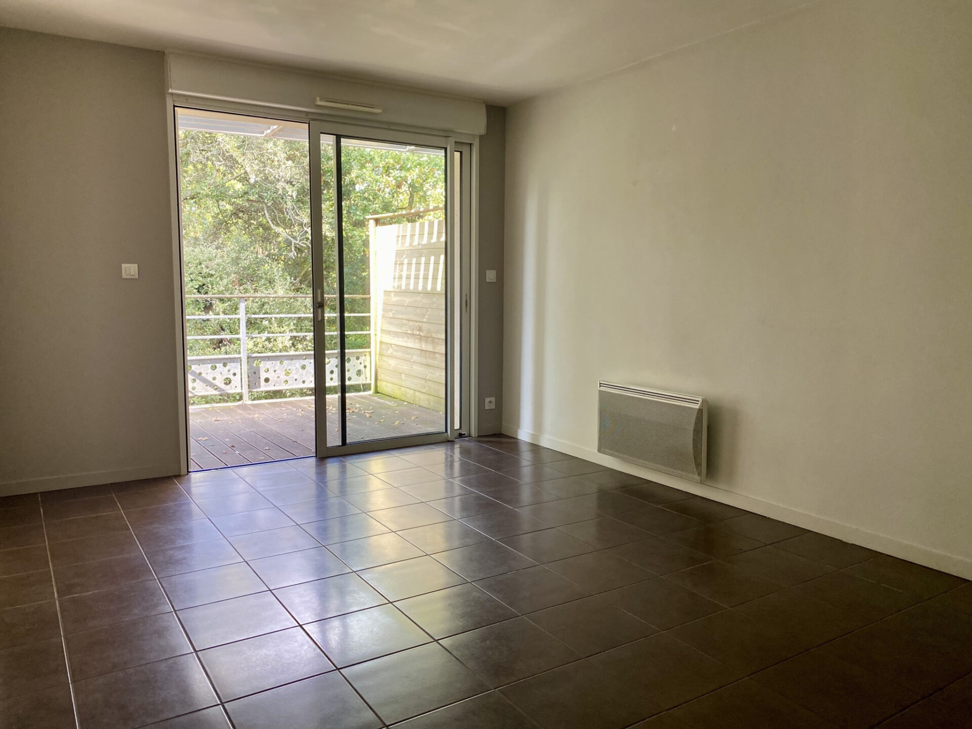 TYPE 3 EN DUPLEX AVEC TERRASSE ET STATIONNEMENTS – Image 2