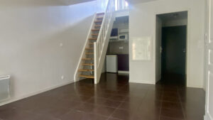 T3 BIS EN DUPLEX AVEC TERRASSE ET STATIONNEMENTS