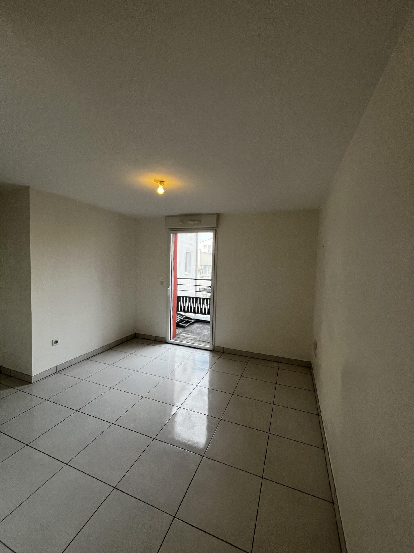 T1 avec balcon et place de parking La Rochelle – Image 2