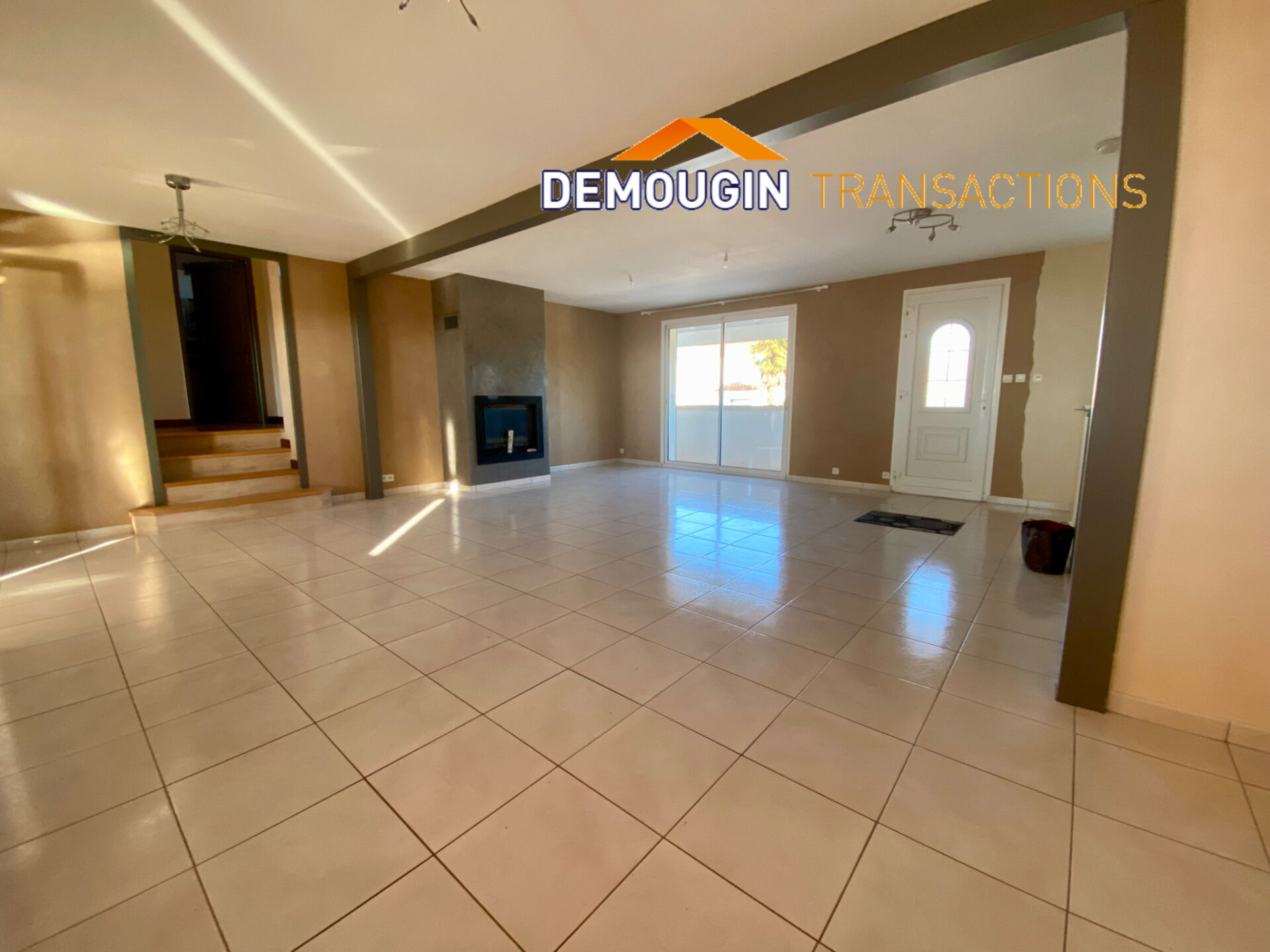 VUE MER PANORAMIQUE POUR CETTE MAISON DE CINQ CHAMBRES – Image 4