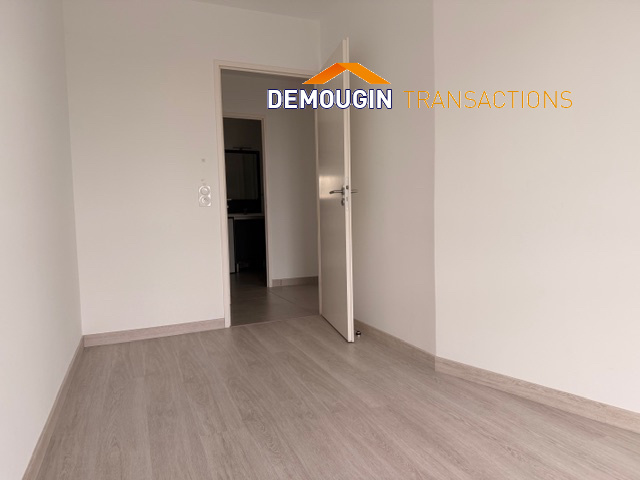 PROCHE COMMODITES - TYPE 3 AVEC TERRASSE ET STATIONNEMENT – Image 7