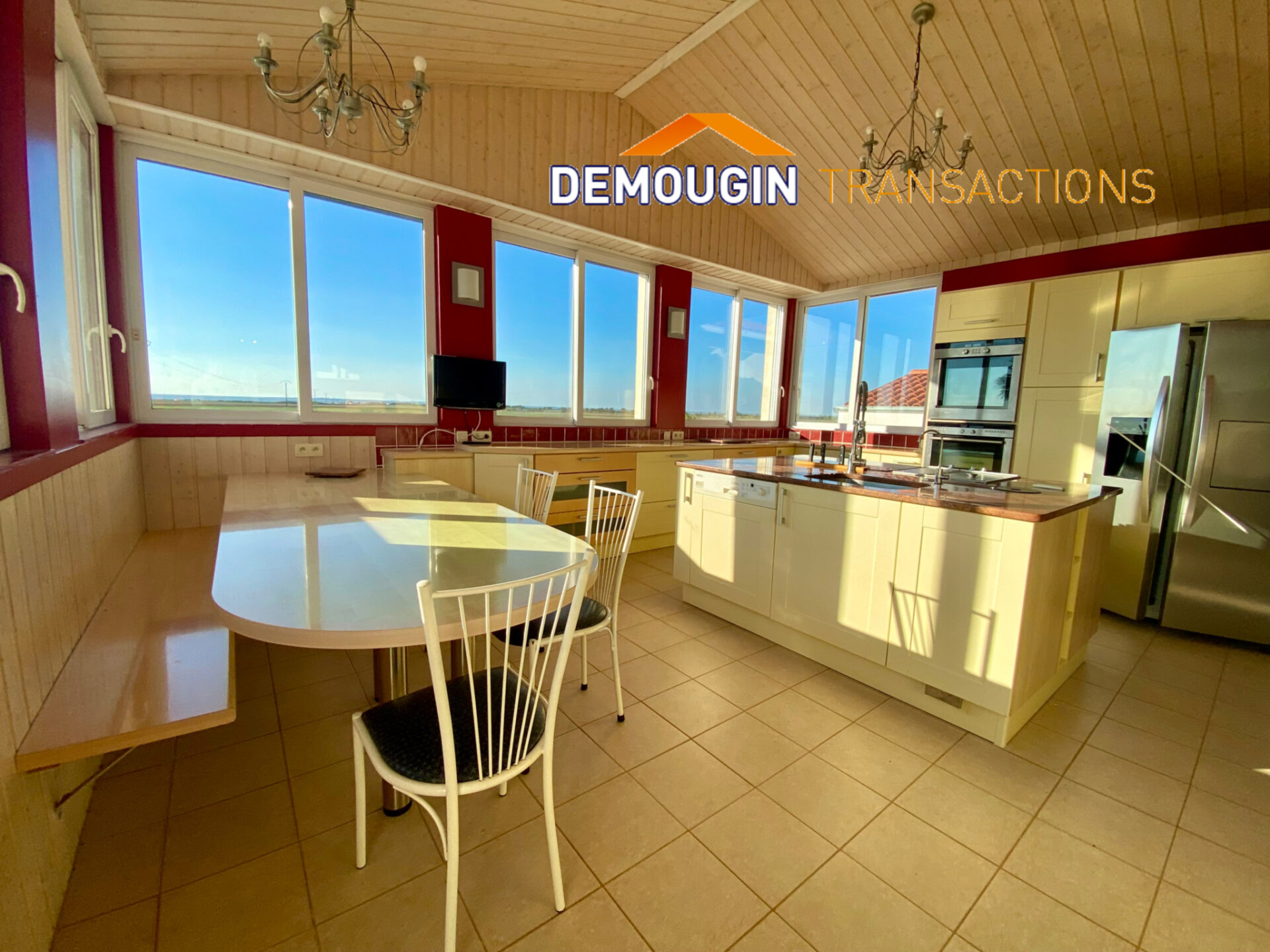 VUE MER PANORAMIQUE POUR CETTE MAISON DE CINQ CHAMBRES – Image 2