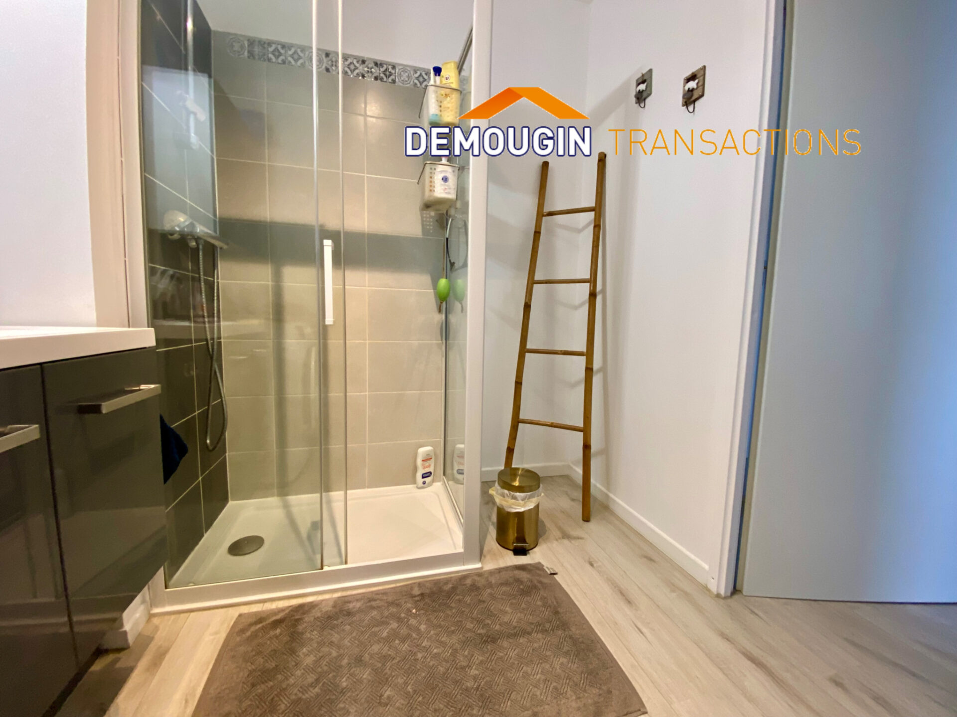 A QUELQUES PAS DES COMMODITES - TYPE 3 AVEC TERRASSE ET STATIONNEMENTS – Image 11