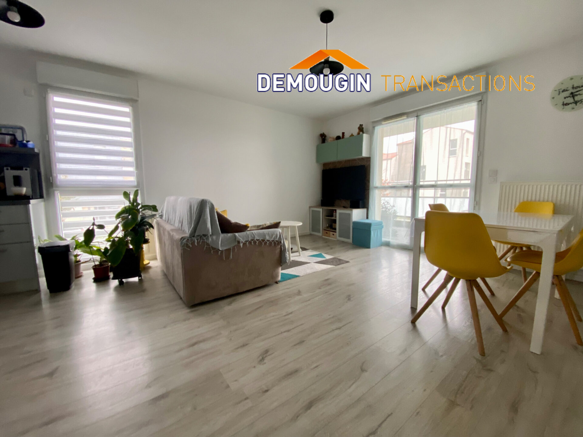 A QUELQUES PAS DES COMMODITES - TYPE 3 AVEC TERRASSE ET STATIONNEMENTS – Image 5