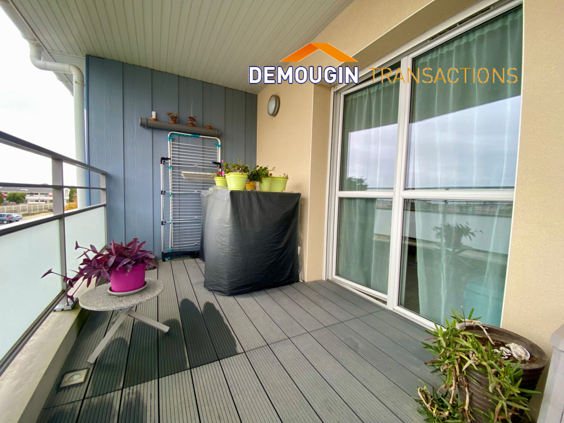 A QUELQUES PAS DES COMMODITES - TYPE 3 AVEC TERRASSE ET STATIONNEMENTS – Image 2