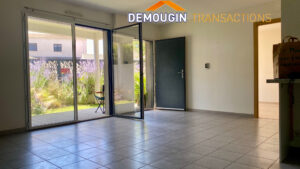 A PROXIMITE IMMEDIATE DU CENTRE VILLE - TYPE 2 AVEC JARDINET PRIVATIF