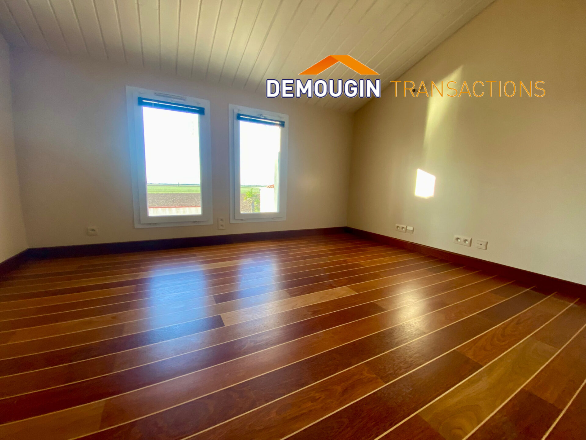 VUE MER PANORAMIQUE POUR CETTE MAISON DE CINQ CHAMBRES – Image 10