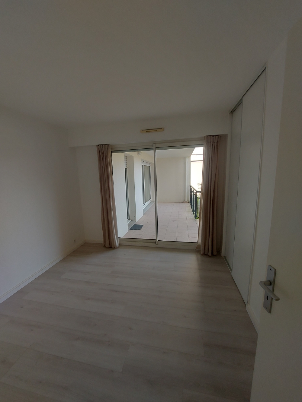 Quartier les Minimes : spacieux T3 avec terrasse et garage boxé – Image 9