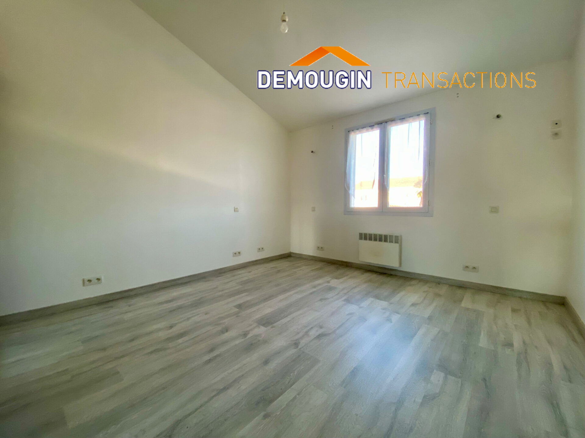 VUE MER PANORAMIQUE POUR CETTE MAISON DE CINQ CHAMBRES – Image 6