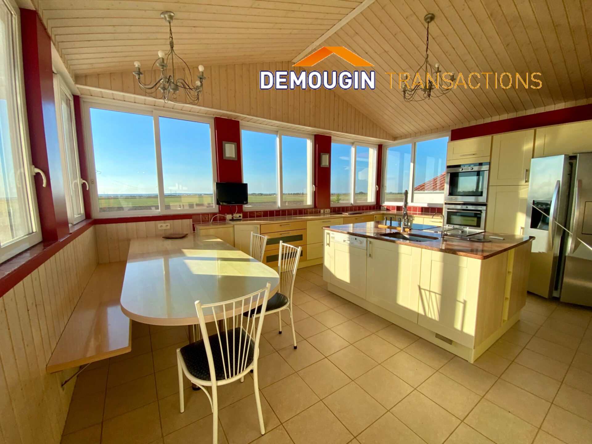 VUE MER PANORAMIQUE POUR CETTE MAISON DE CINQ CHAMBRES – Image 7