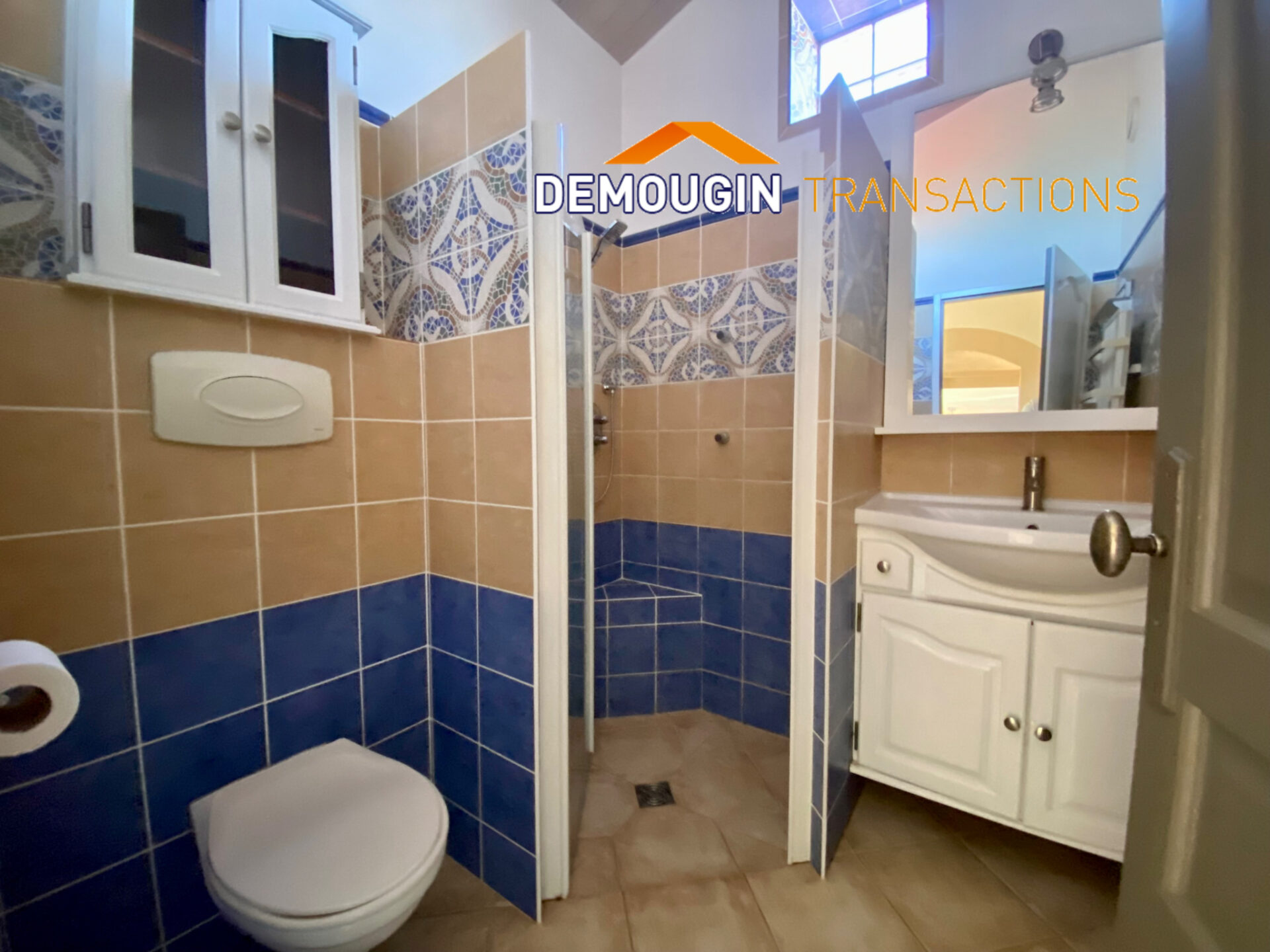 VUE MER PANORAMIQUE POUR CETTE MAISON DE CINQ CHAMBRES – Image 11