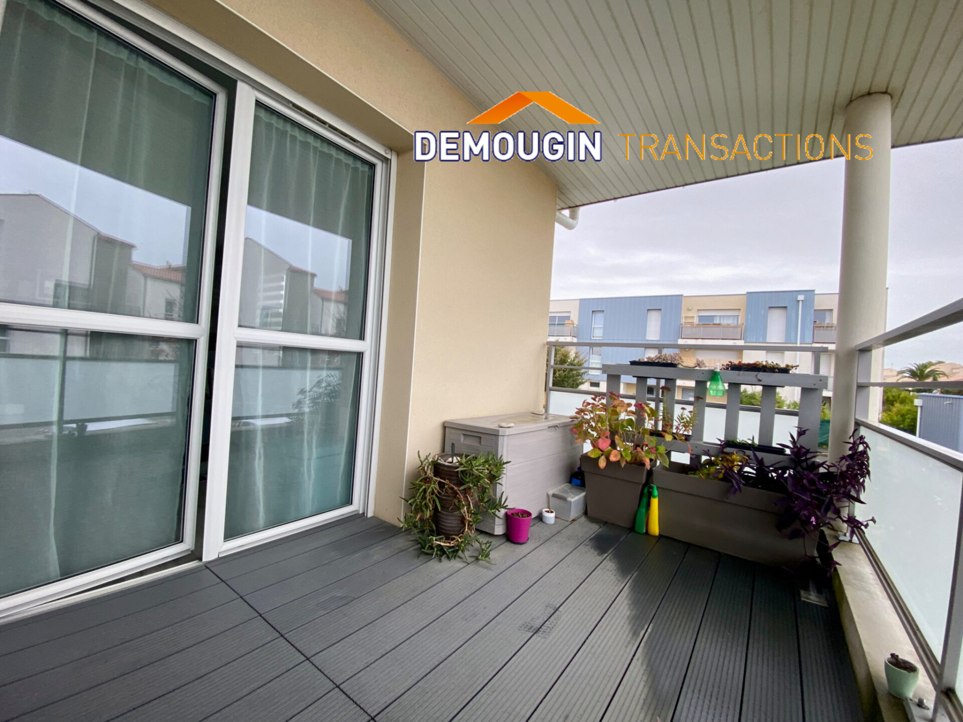 A QUELQUES PAS DES COMMODITES - TYPE 3 AVEC TERRASSE ET STATIONNEMENTS – Image 9