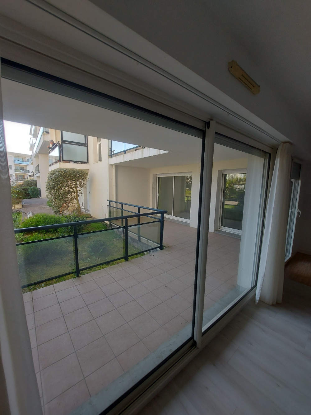 Quartier les Minimes : spacieux T3 avec terrasse et garage boxé