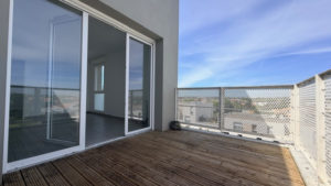 APPARTEMENT TYPE 2 EN DERNIER ETAGE AVEC TERRASSE ET STATIONNEMENT