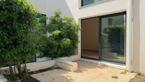 LA GENETTE - AGREABLE APPARTEMENT DE TYPE 2 EN REZ DE JARDIN AVEC GARAGE