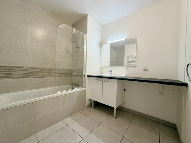 APPARTEMENT TYPE 3 - DERNIER ETAGE - TERRASSE ET GARAGE – Image 5