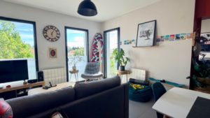 QUARTIER LA GENETTE - DERNIER ETAGE AVEC TERRASSE ET STATIONNEMENT !