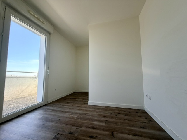 APPARTEMENT TYPE 3 - DERNIER ETAGE - TERRASSE ET GARAGE – Image 4