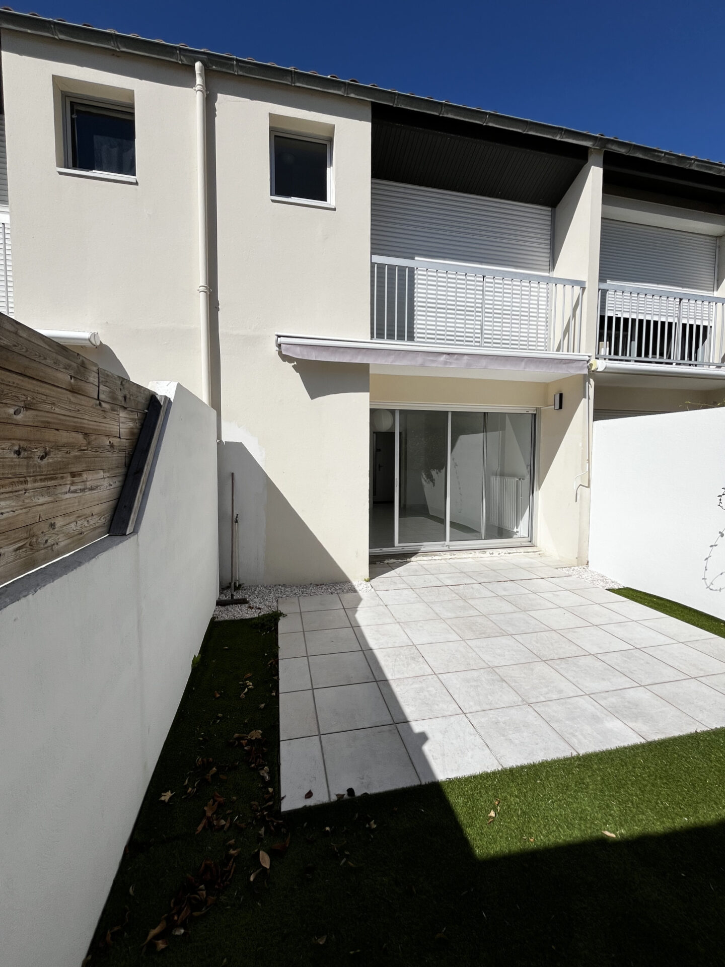 Maison T4 sur 3 niveaux quarier Le Prieuré Lafond avec terrasse et place de stationnement