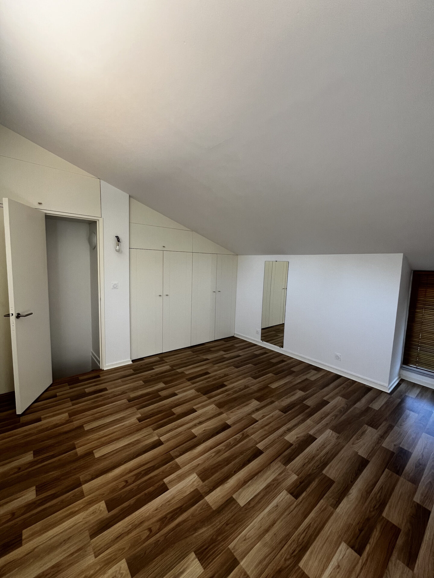 Maison T4 sur 3 niveaux quarier Le Prieuré Lafond avec terrasse et place de stationnement – Image 13