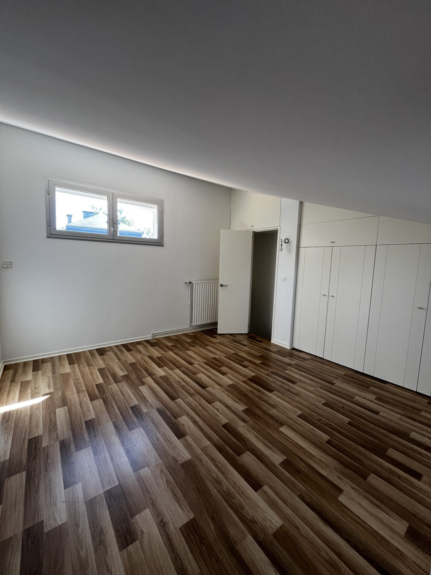 Maison T4 sur 3 niveaux quarier Le Prieuré Lafond avec terrasse et place de stationnement – Image 9