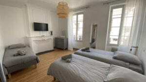 QUARTIER ST-NICOLAS - MAISON EN TRIPLEX
