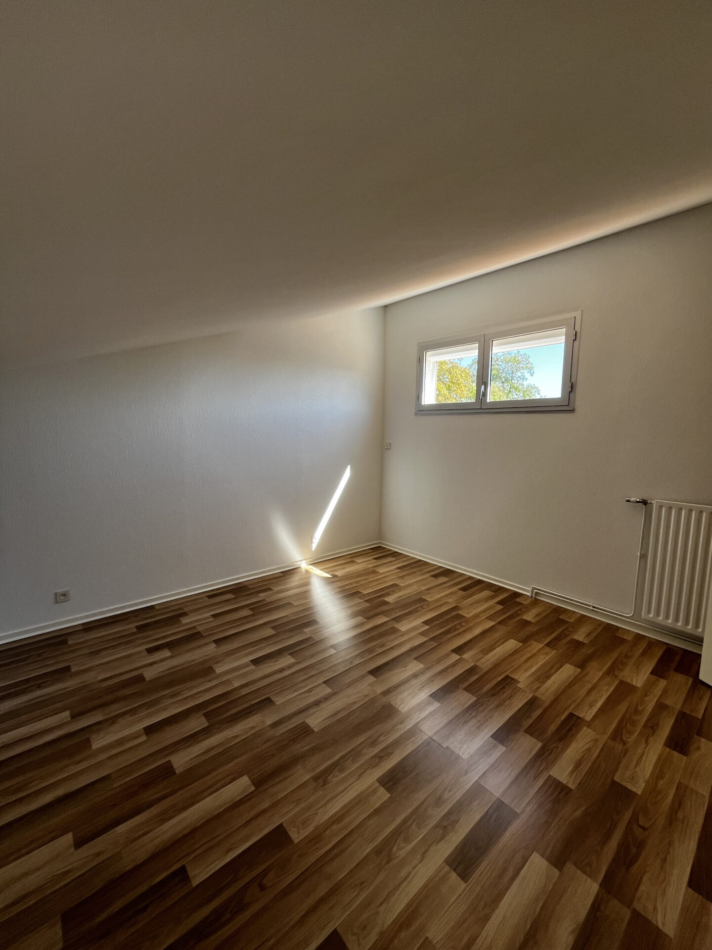 Maison T4 sur 3 niveaux quarier Le Prieuré Lafond avec terrasse et place de stationnement – Image 14