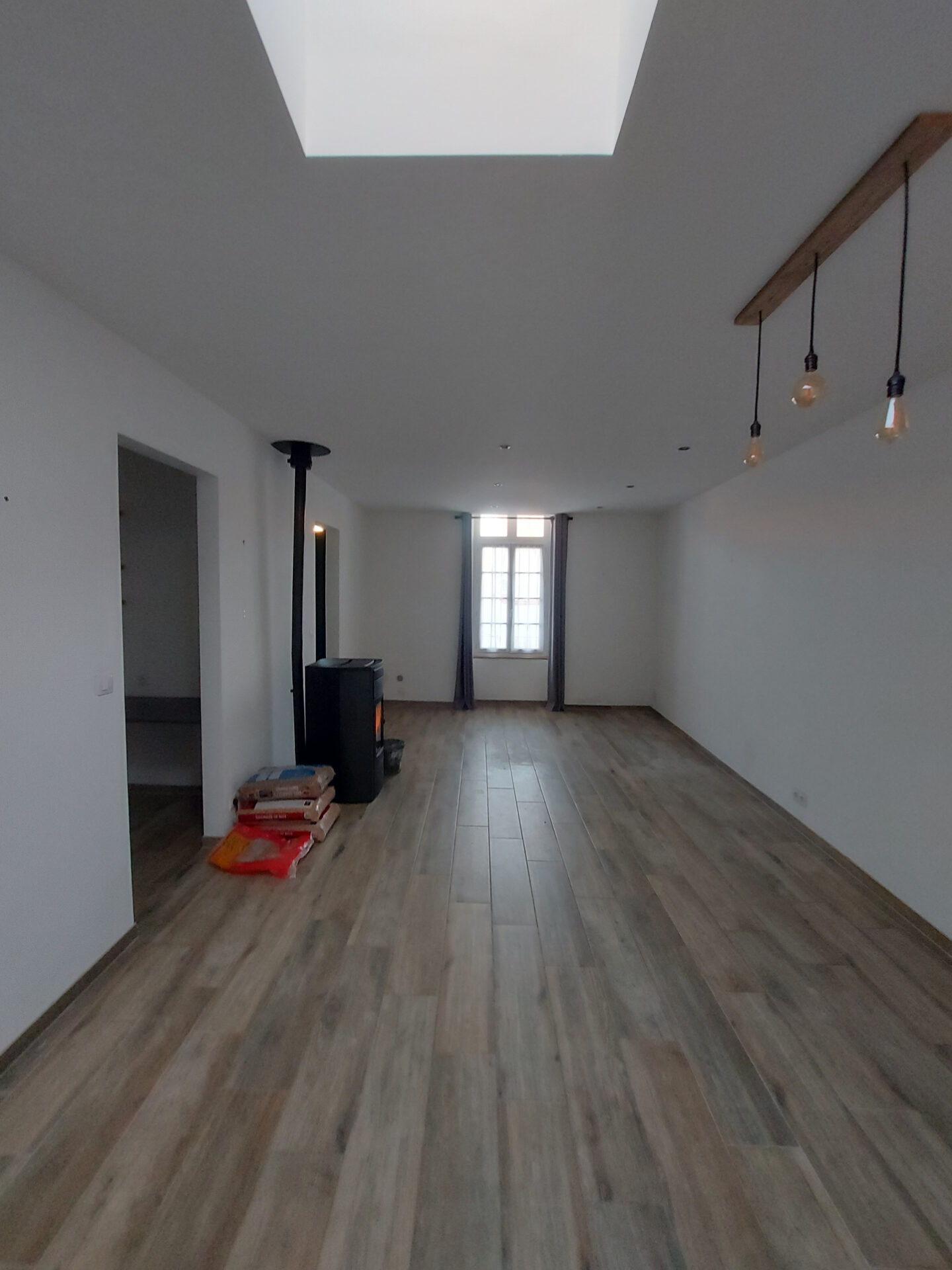 Maison 3 pièces avec véranda, jardin et dépendances quartier de Fétilly – Image 2