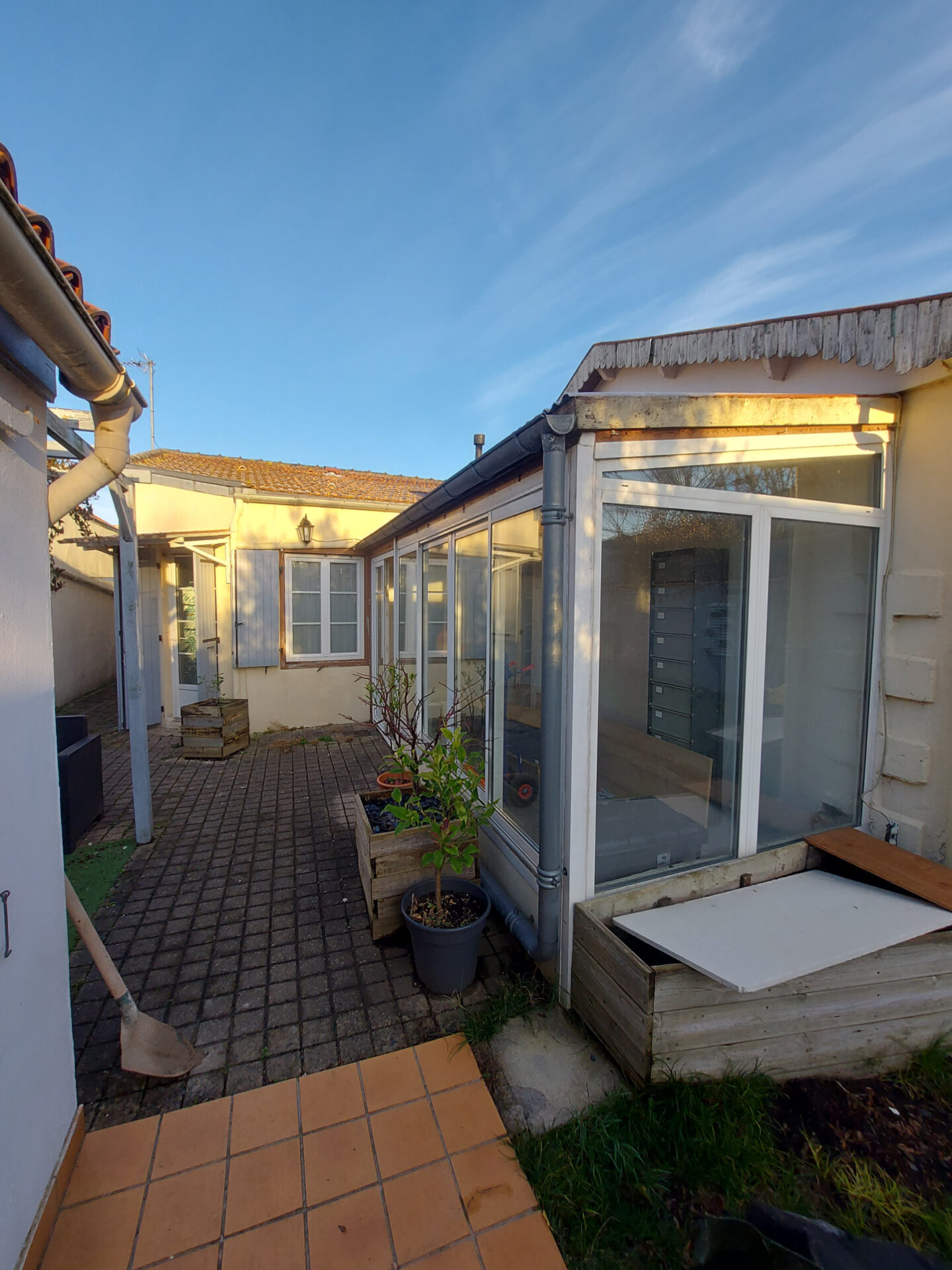 Maison 3 pièces avec véranda, jardin et dépendances quartier de Fétilly – Image 14