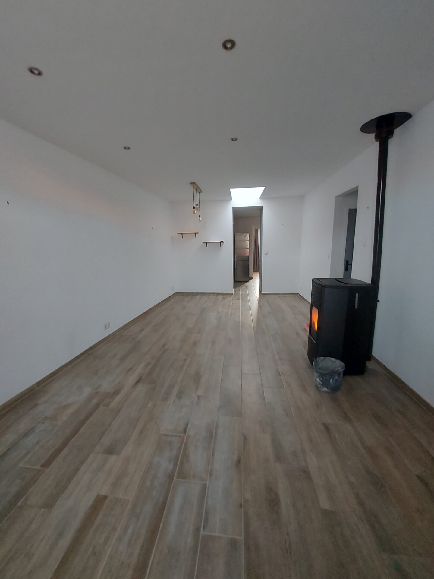 Maison 3 pièces avec véranda, jardin et dépendances quartier de Fétilly – Image 5