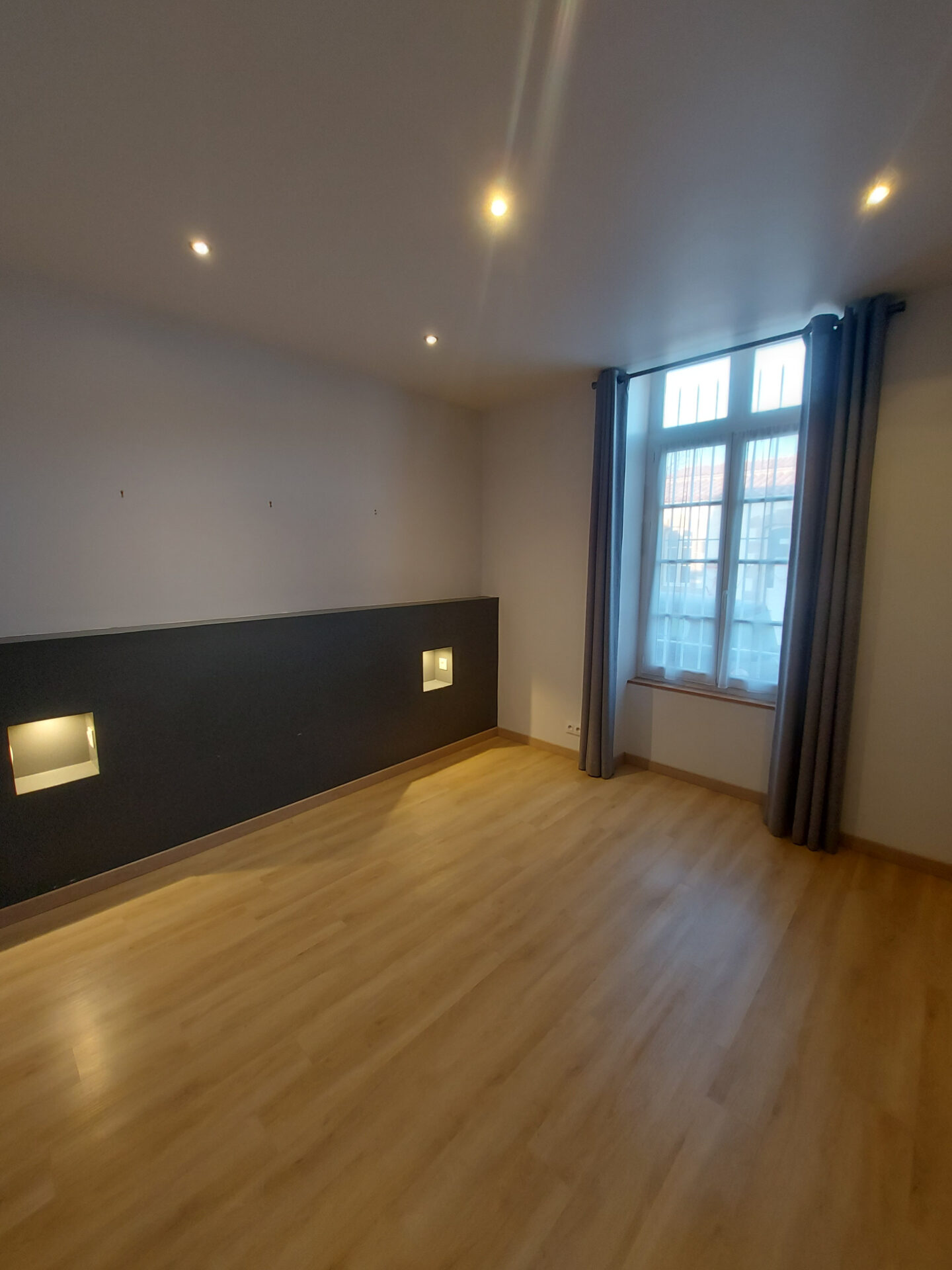 Maison 3 pièces avec véranda, jardin et dépendances quartier de Fétilly – Image 9
