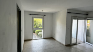 T2 limite quartier Port Neuf La Rochelle avec chauffage et eau compris dans les charges