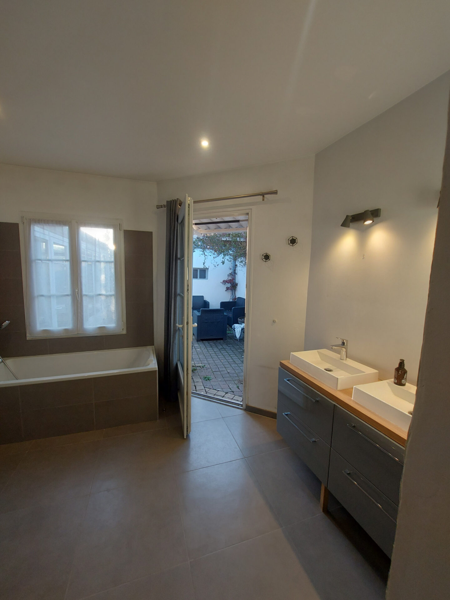 Maison 3 pièces avec véranda, jardin et dépendances quartier de Fétilly – Image 13